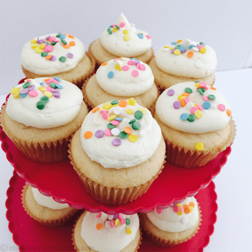 celebrate-picture-books-picture-book-review-cupcakes