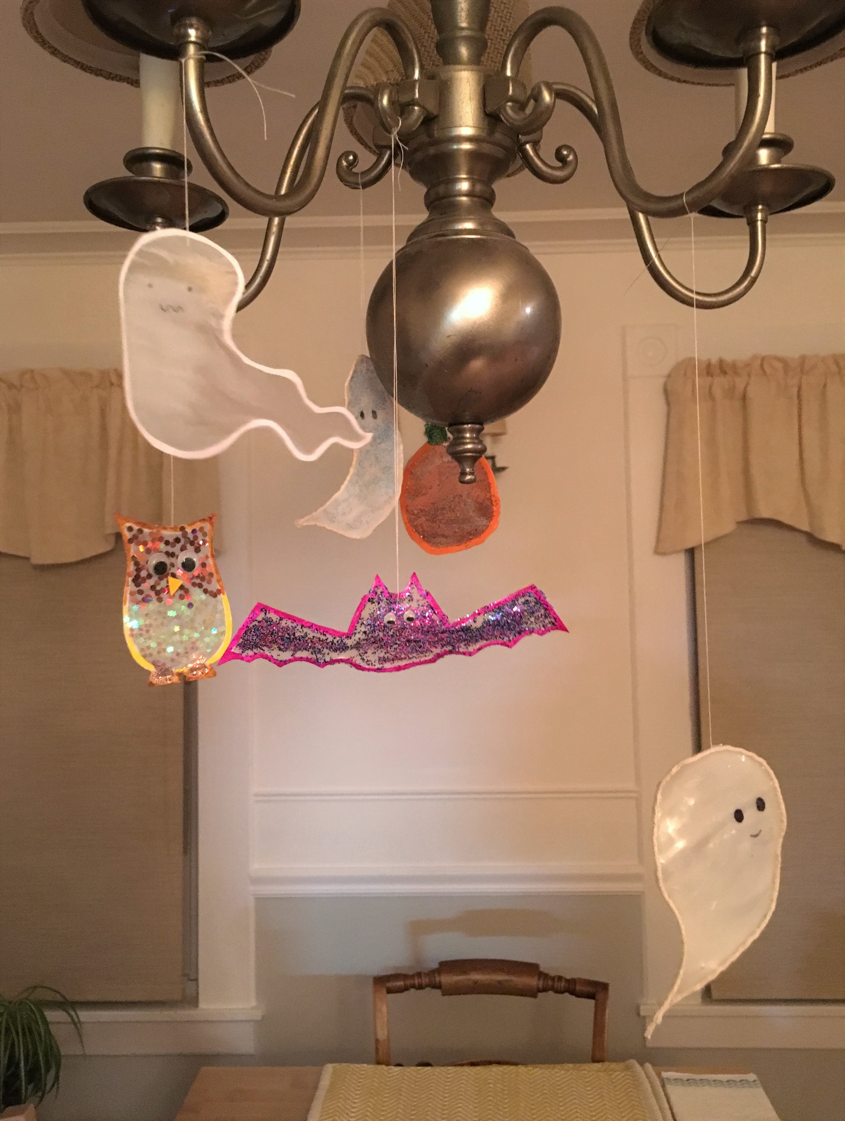 celebrate-picture-books-picture-book-review-halloween-mobile-craft