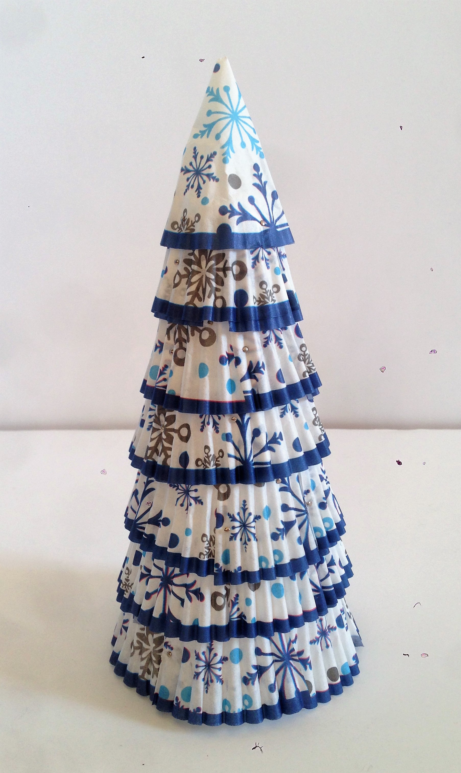 celebrate-picture-books-picture-book-review-cupcake-wrapper-tree-craft
