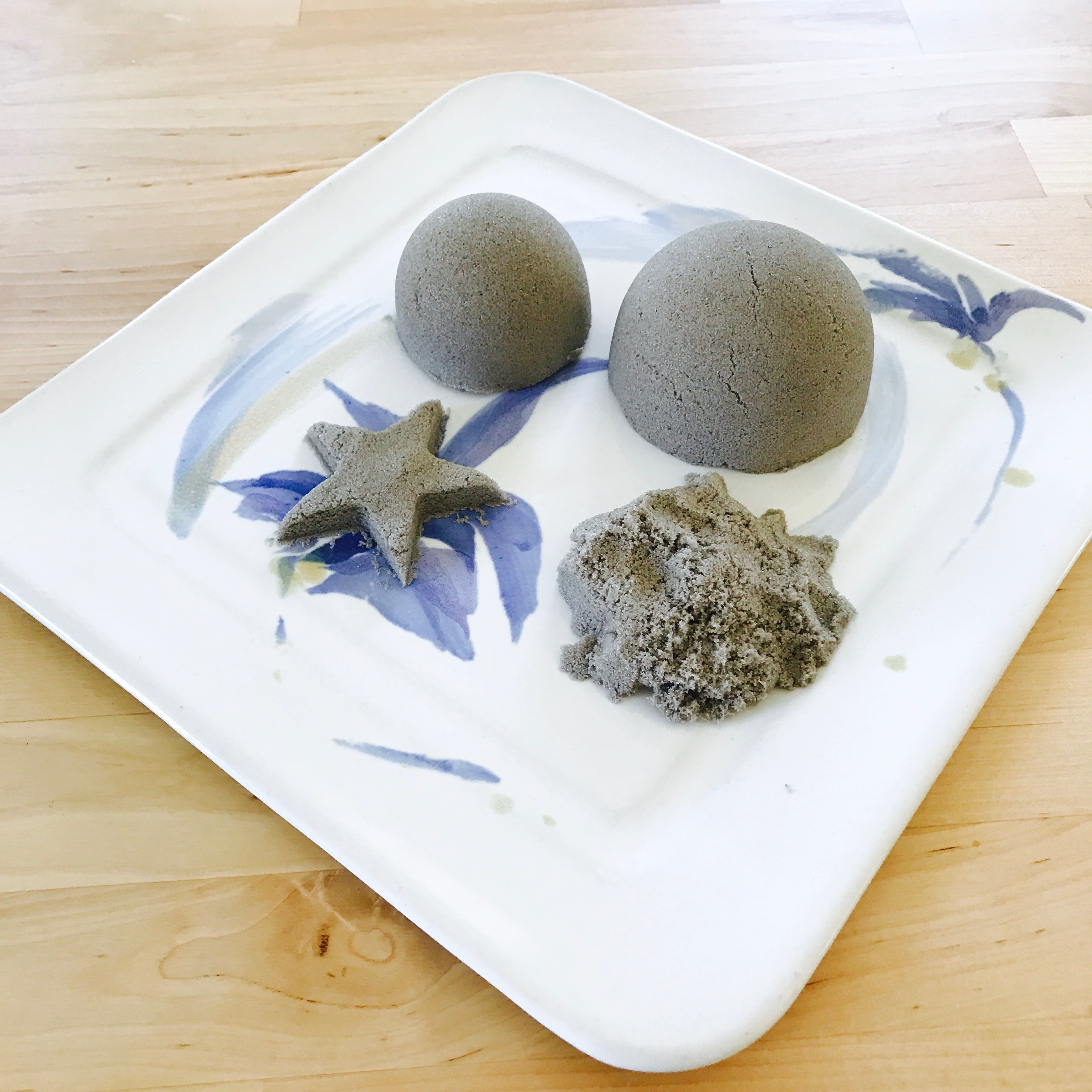 celebrate-picture-books-picture-book-review-kinetic-sand-craft