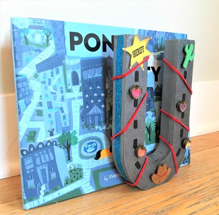 celebrate-picture-books-picture-book-review-horseshoe-bookend-craft-1 (2)