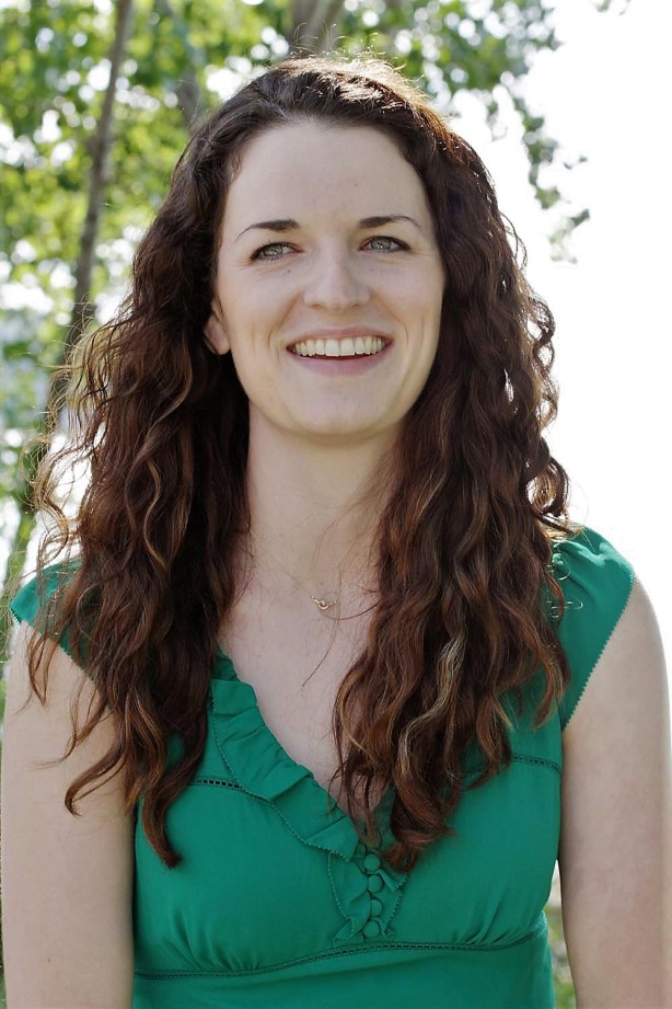 celebrate-picture-books-picture-book-review-don't-forget-dexter-lindsay-ward-headshot