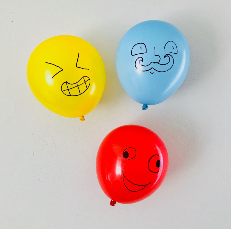 celebrate-picture-books-picture-book-review-silly-balloons