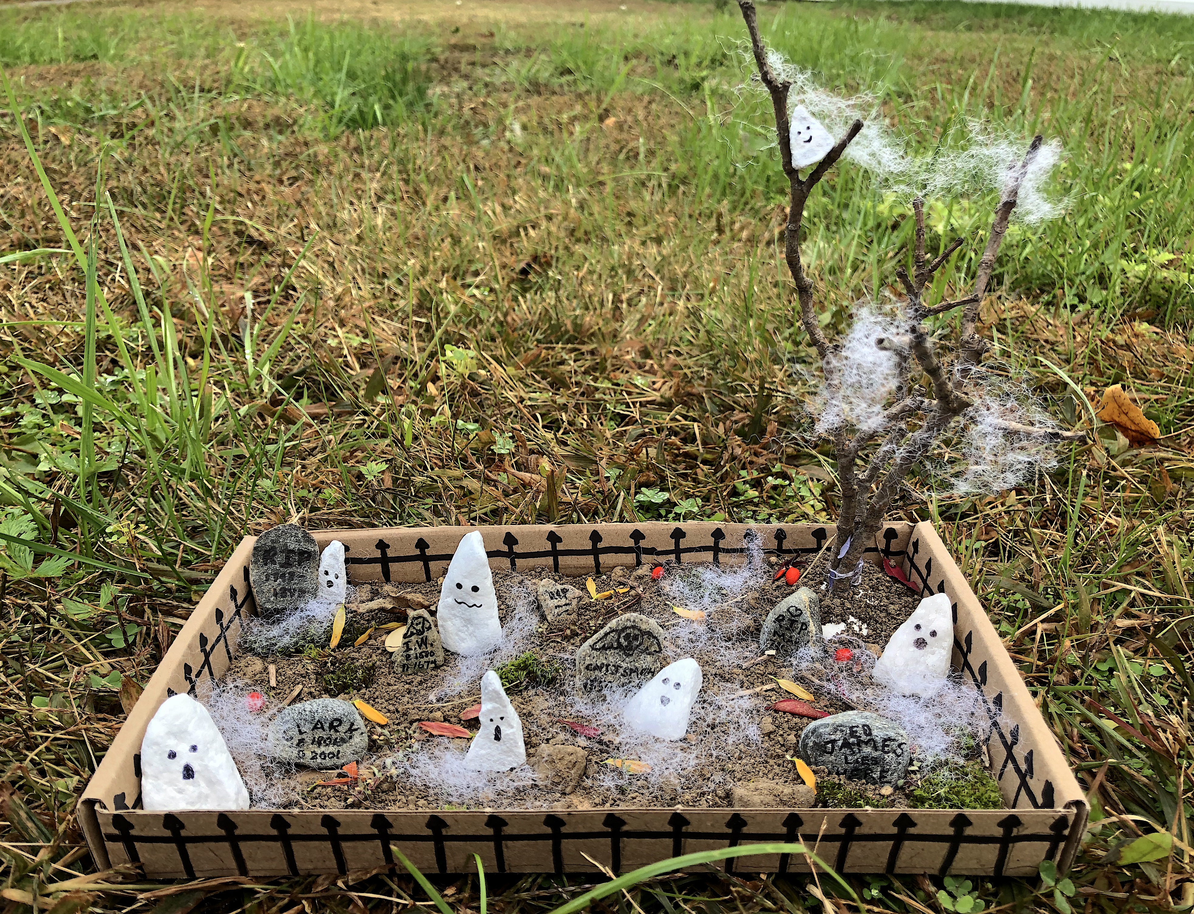 celebrate-picture-books-picture-book-review-spookiy-graveyard-craft